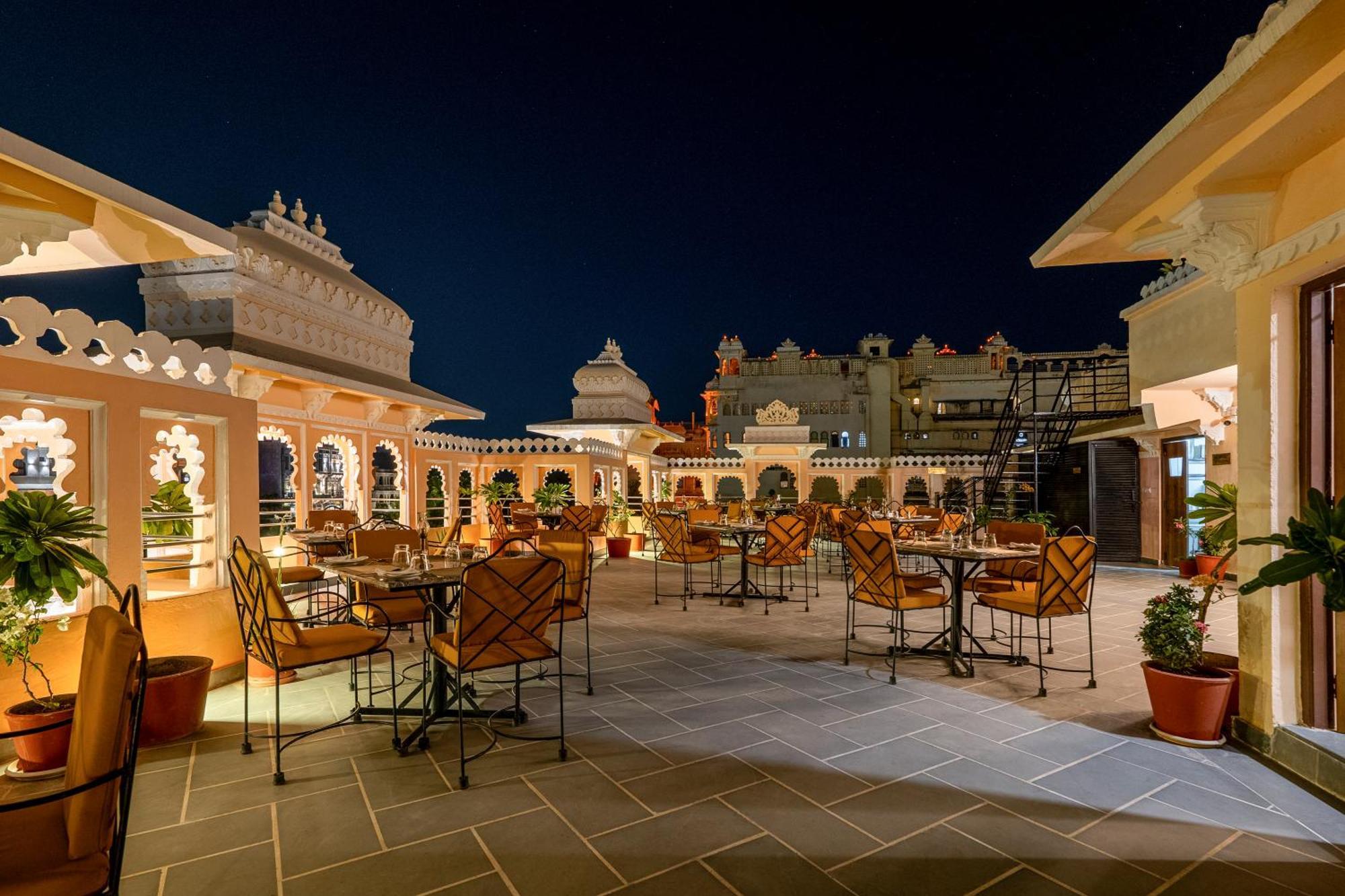 Hotel Sterling Jaisinghgarh Udaipur Exterior foto