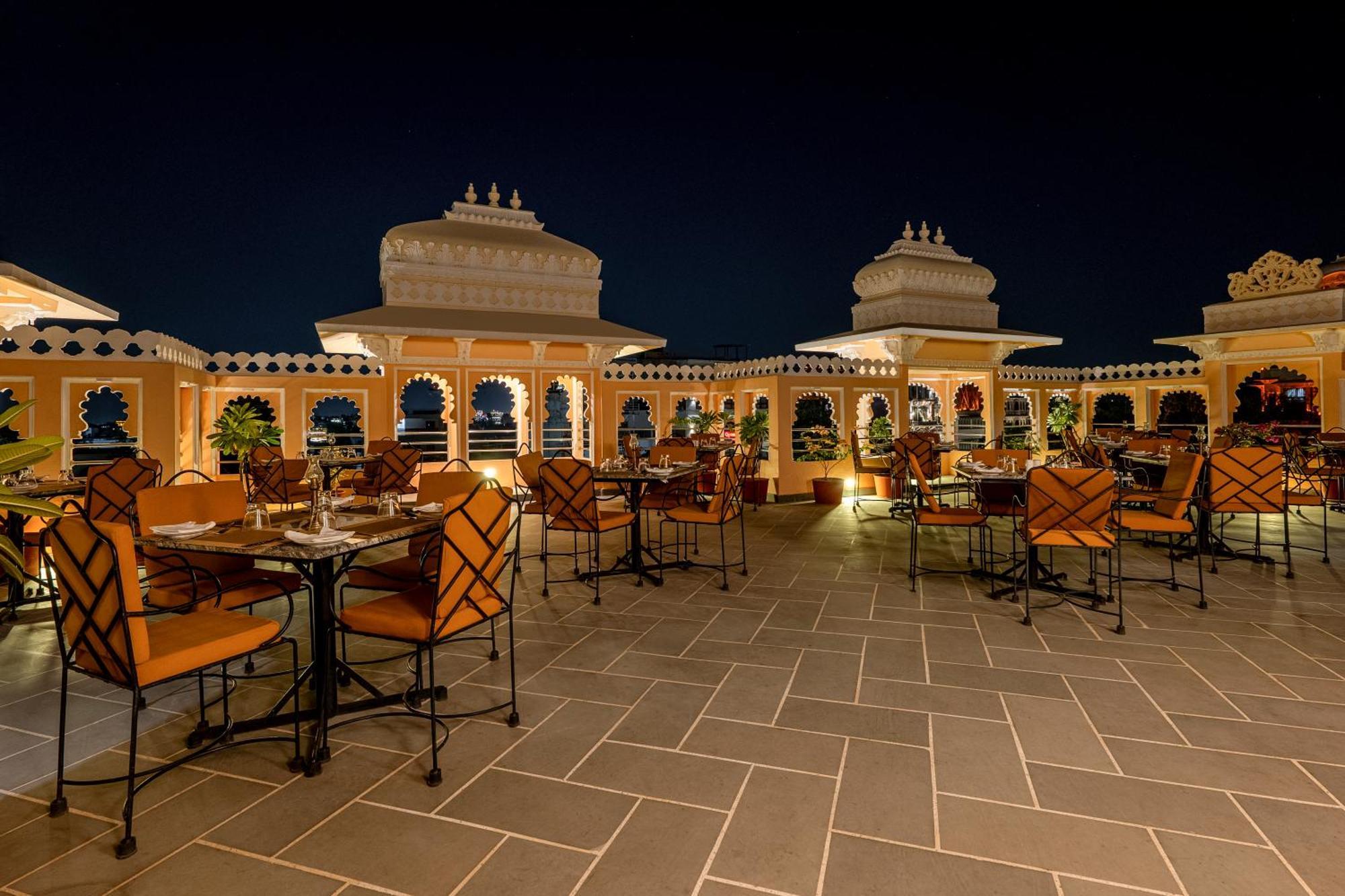 Hotel Sterling Jaisinghgarh Udaipur Exterior foto