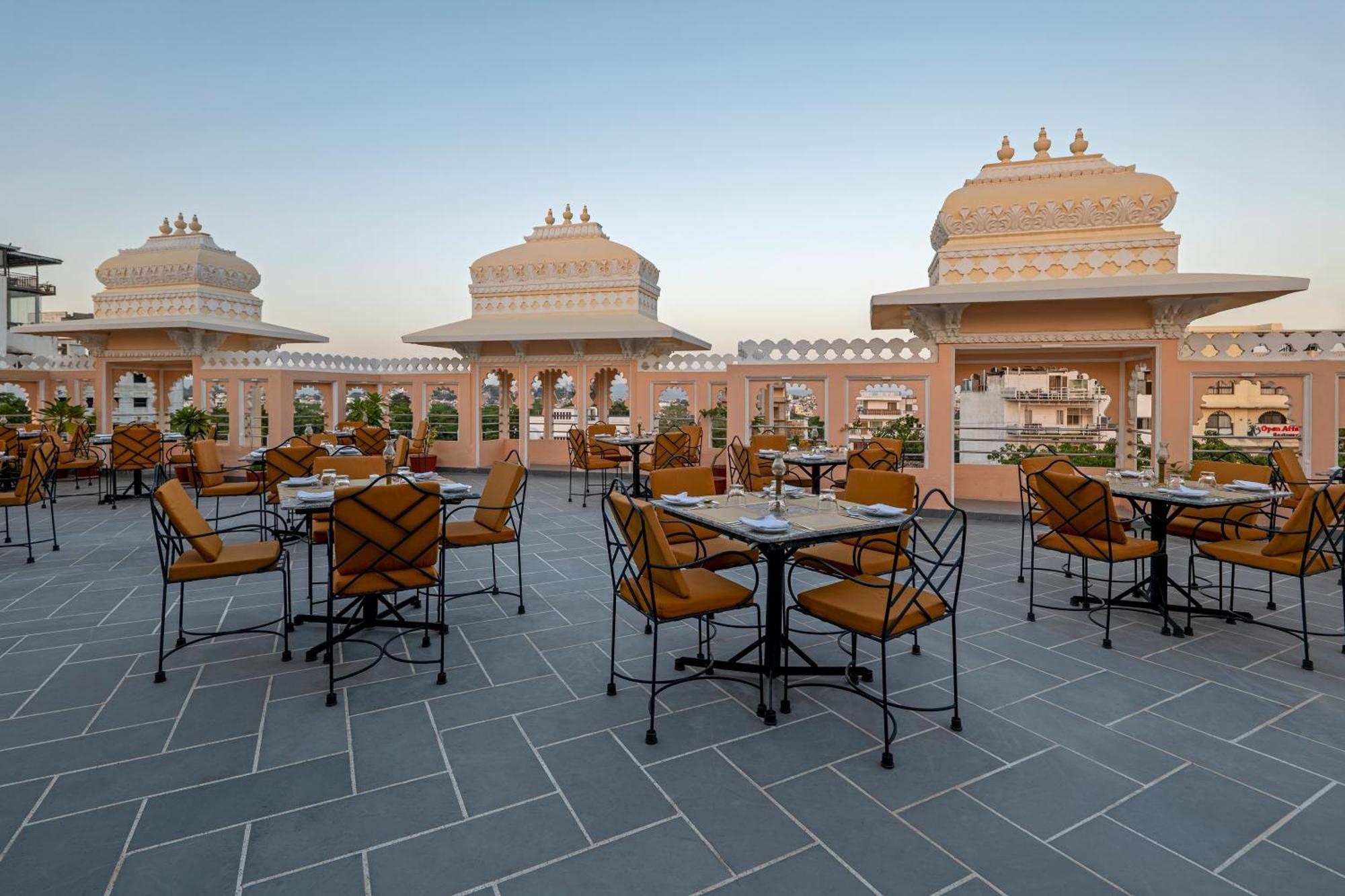 Hotel Sterling Jaisinghgarh Udaipur Exterior foto